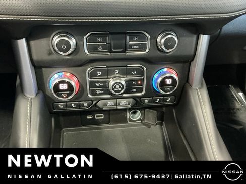 Used 2021 GMC Yukon SLT w/ SLT Premium Package AWD/4WD image 11