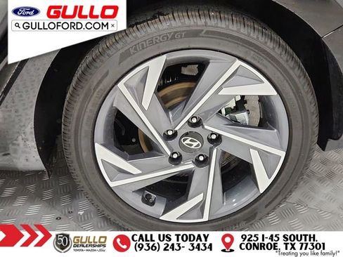 Used 2025 Hyundai Elantra SEL image 29