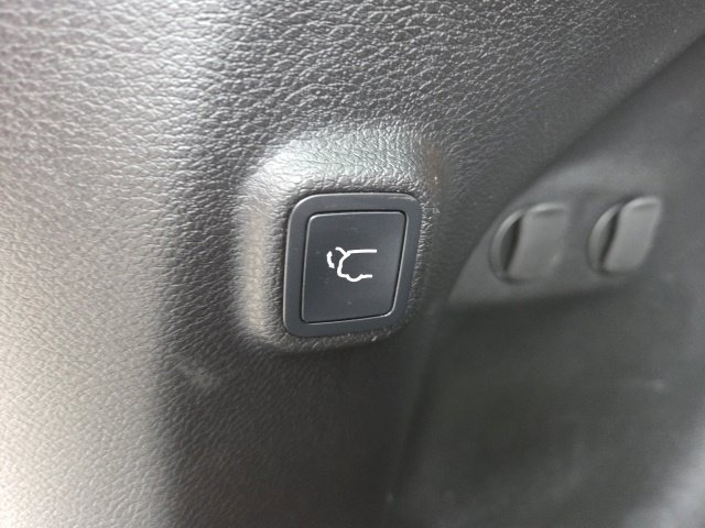 Used 2022 Jeep Cherokee Limited w/ Trailer Tow Group AWD/4WD image 45