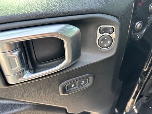 Used 2022 Jeep Wrangler Unlimited Sport AWD/4WD image 25