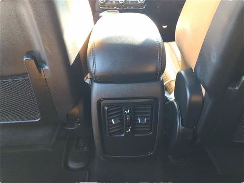 Used 2021 Dodge Durango SXT w/ Blacktop Package AWD/4WD image 31