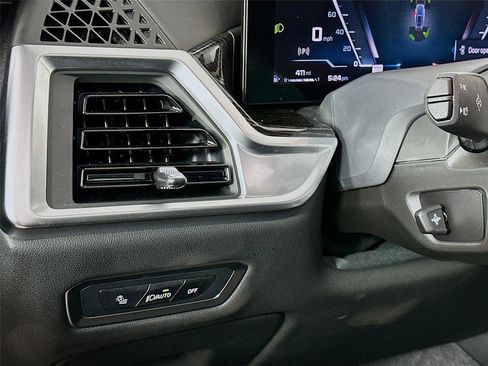 Used 2025 BMW X7 M60i w/ Executive Package image 10