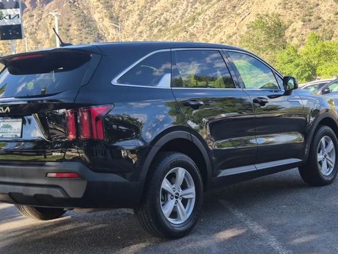 Certified 2023 Kia Sorento LX image 9