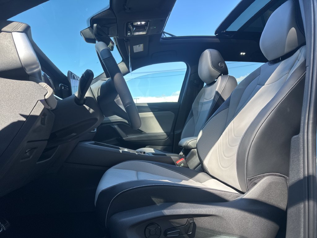 New 2026 Volkswagen Tiguan SE R-Line AWD/4WD image 8