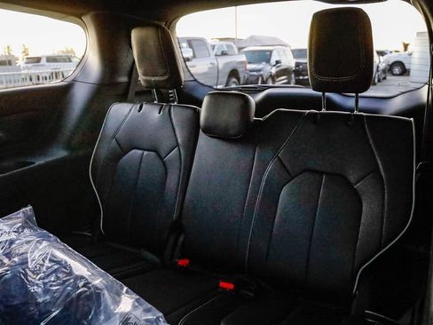 New 2026 Chrysler Pacifica Limited w/ S Appearance Package image 21