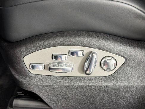 Certified 2026 Porsche Macan AWD/4WD image 31