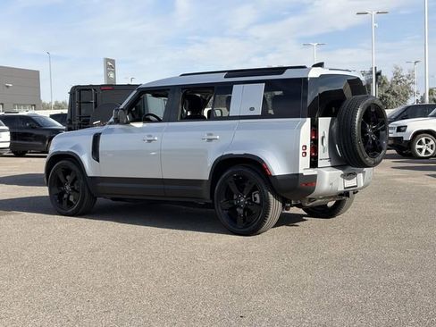 Used 2023 Land Rover Defender 110 SE image 30
