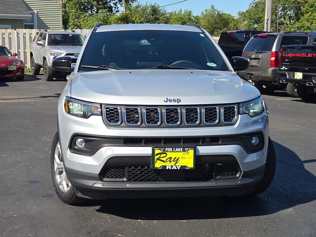 Used 2024 Jeep Compass Latitude AWD/4WD image 4