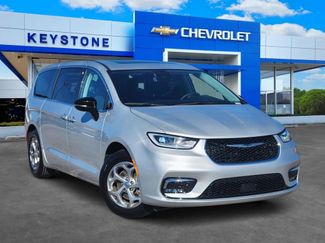 Used 2024 Chrysler Pacifica Limited FWD video 1