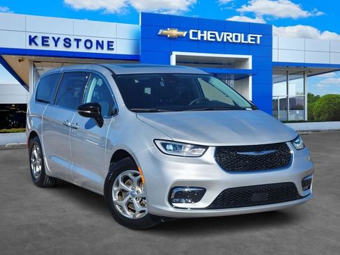 Used 2024 Chrysler Pacifica Limited FWD image 1