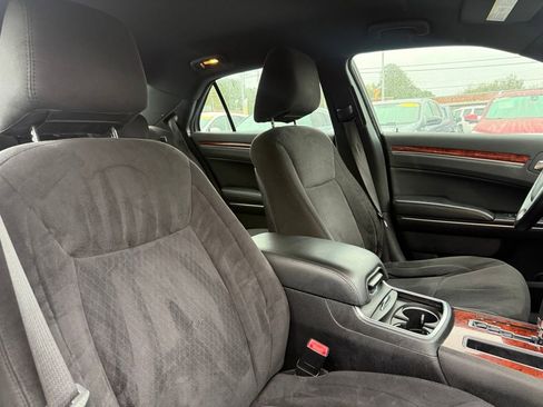 Used 2012 Chrysler 300 image 12