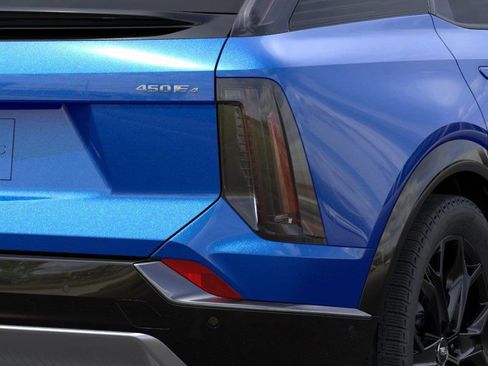 New 2025 Cadillac Optiq Luxury 2 w/ LPO, ONYX Package image 11