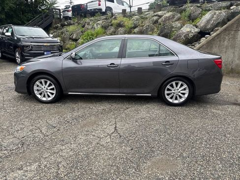 Used 2014 Toyota Camry XLE w/ Leather Package FWD image 3