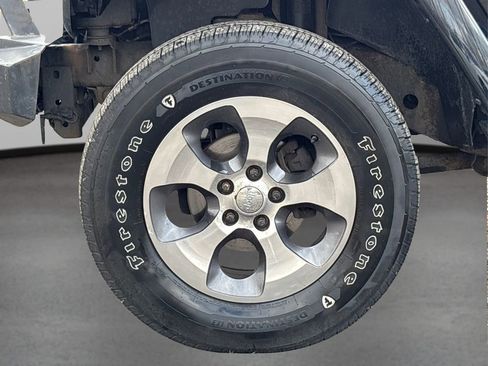 Used 2018 Jeep Wrangler Unlimited Sahara w/ Connectivity Group image 12