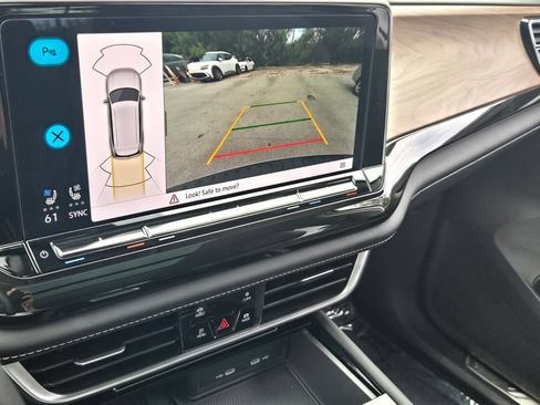 Certified 2026 Volkswagen Atlas SE w/ Panoramic Sunroof Package FWD image 25