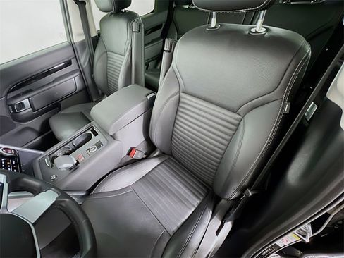 Used 2024 Land Rover Discovery S image 22