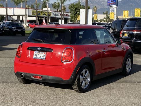 Used 2019 MINI Cooper 2-Door Hardtop image 3