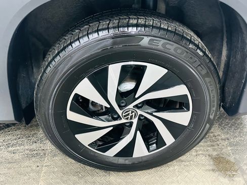 Certified 2025 Volkswagen Tiguan S image 29