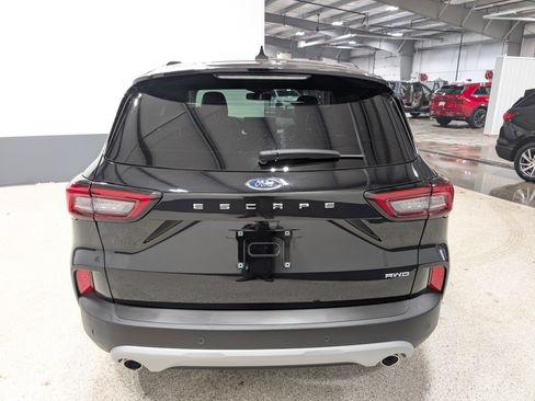Used 2025 Ford Escape Platinum image 4