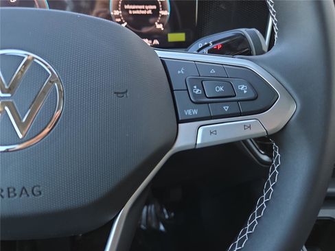 New 2026 Volkswagen Tiguan SE image 15