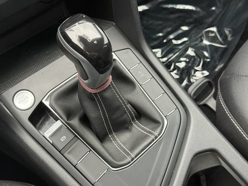 Certified 2022 Volkswagen Taos SE FWD image 24