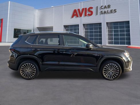 Used 2025 Volkswagen Taos SE image 7