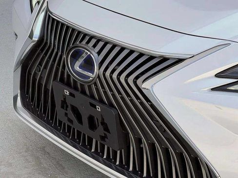 Used 2021 Lexus ES 300h w/ Luxury Package FWD image 36