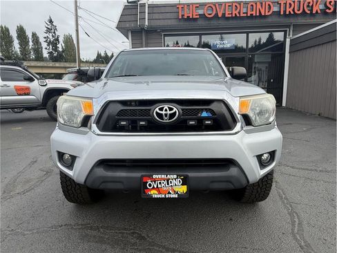 Used 2013 Toyota Tacoma Lifted Falken A/T Tires w/ SR5 Pkg image 8