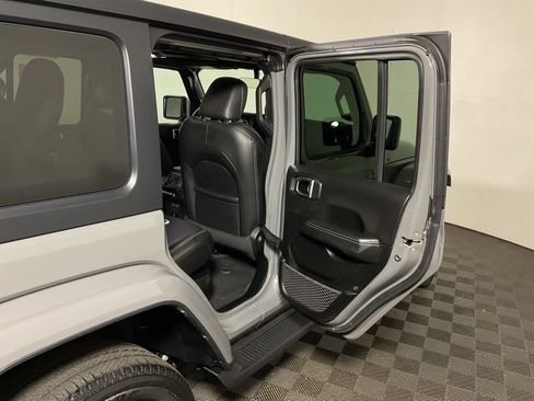 Used 2022 Jeep Wrangler Unlimited Sahara w/ Cold Weather Group AWD/4WD image 35