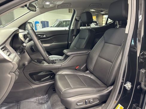 Used 2023 GMC Acadia SLT w/ Preferred Package image 9