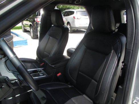 Used 2020 Ford Explorer XLT w/ Equipment Group 202A AWD/4WD image 20