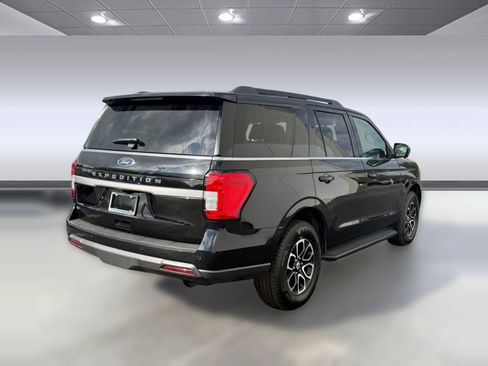 Used 2022 Ford Expedition XLT image 8