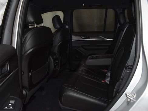 New 2025 Jeep Grand Cherokee Limited image 27