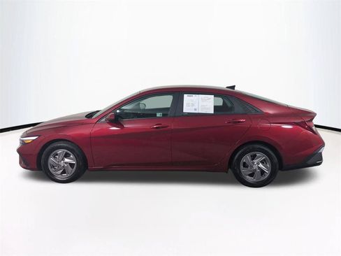 Used 2024 Hyundai Elantra SE FWD image 8