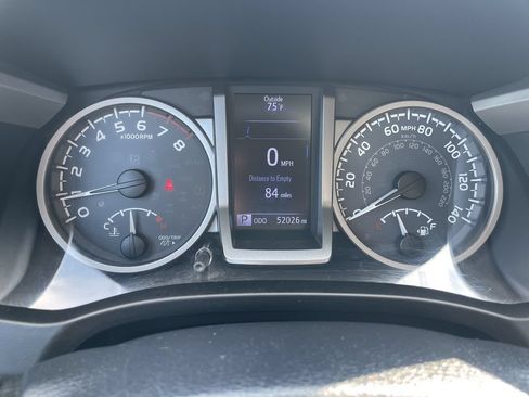 Used 2019 Toyota Tacoma SR5 AWD/4WD image 17