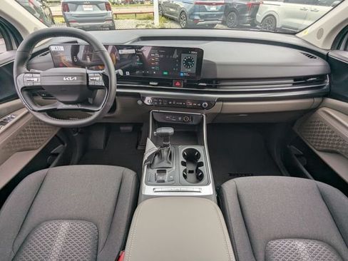 New 2027 Kia Carnival LX FWD image 17