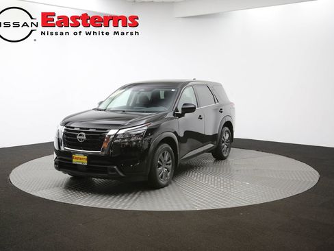Used 2025 Nissan Pathfinder S image 90