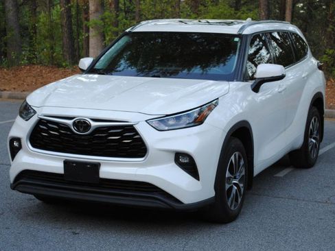 Used 2020 Toyota Highlander XLE image 5