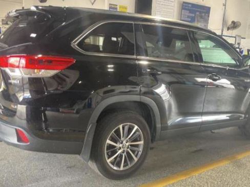 Used 2019 Toyota Highlander XLE image 5
