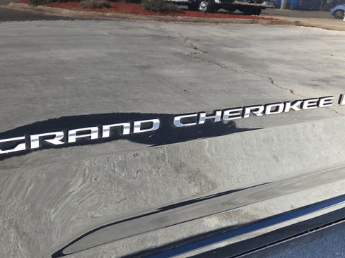 Used 2023 Jeep Grand Cherokee Overland w/ Adv Protech Group III image 11