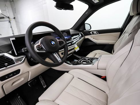 New 2026 BMW X5 xDrive40i w/ M Sport Package AWD/4WD image 10