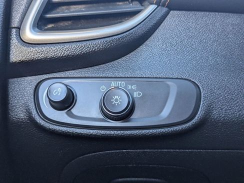 Used 2020 Chevrolet Trax LT image 28