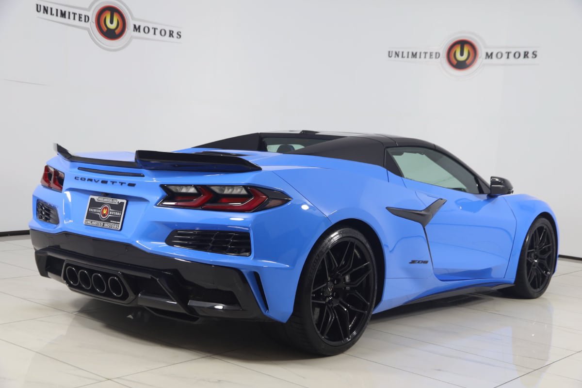 Used 2024 Chevrolet Corvette Z06 w/ Stealth Interior Trim Package RWD image 3