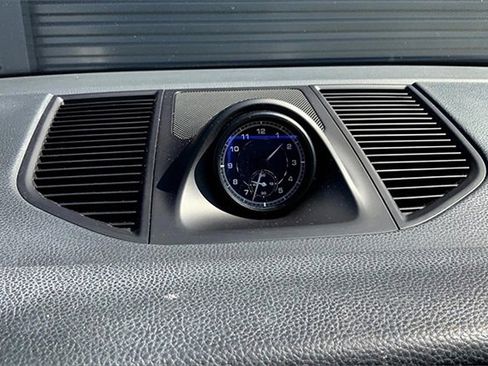 Used 2023 Porsche Macan image 30