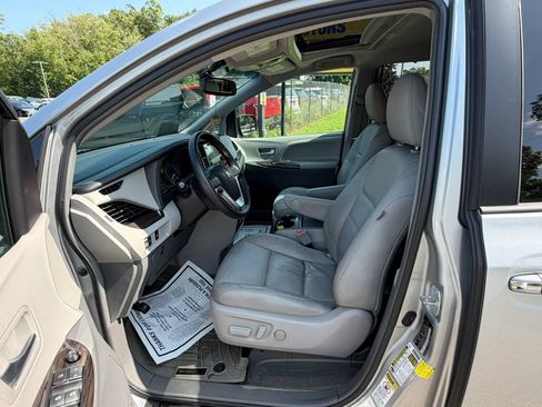 Used 2016 Toyota Sienna XLE w/ Protection Package AWD/4WD image 10