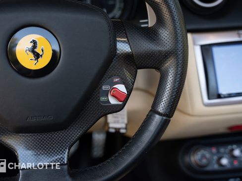 Used 2011 Ferrari California image 24