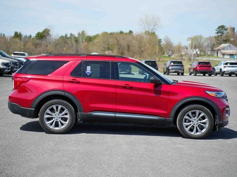 Used 2023 Ford Explorer XLT w/ Equipment Group 202A AWD/4WD image 4