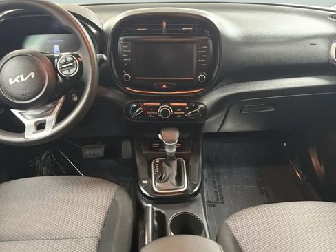 Used 2023 Kia Soul LX w/ LX Technology Package FWD image 15