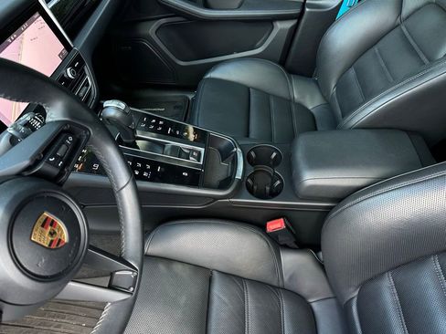 Certified 2023 Porsche Macan AWD/4WD image 16