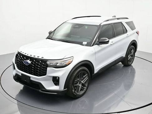 New 2026 Ford Explorer ST-Line w/ ST-Line Street Pack RWD image 31